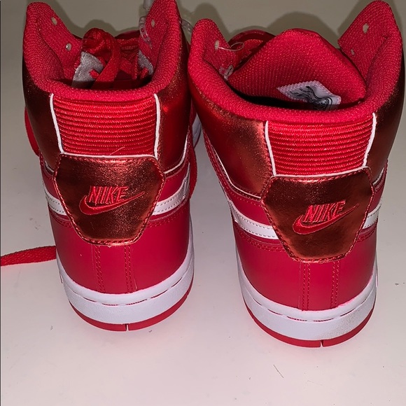 Nike - Picture 3 of 5